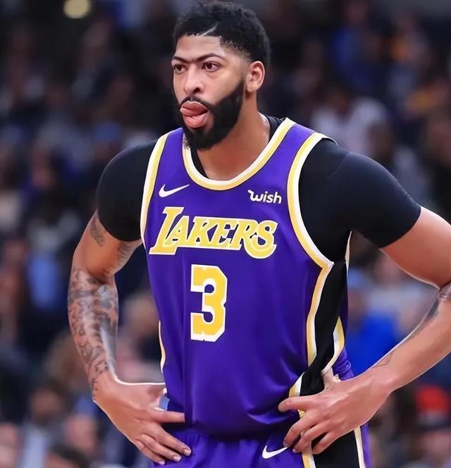 江苏队绝杀四川队，浓眉哥点燃赛场