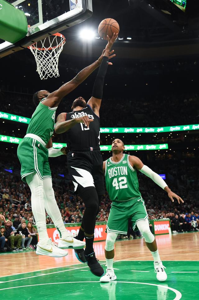 凯尔特人翻盘骑士，保罗点燃赛场